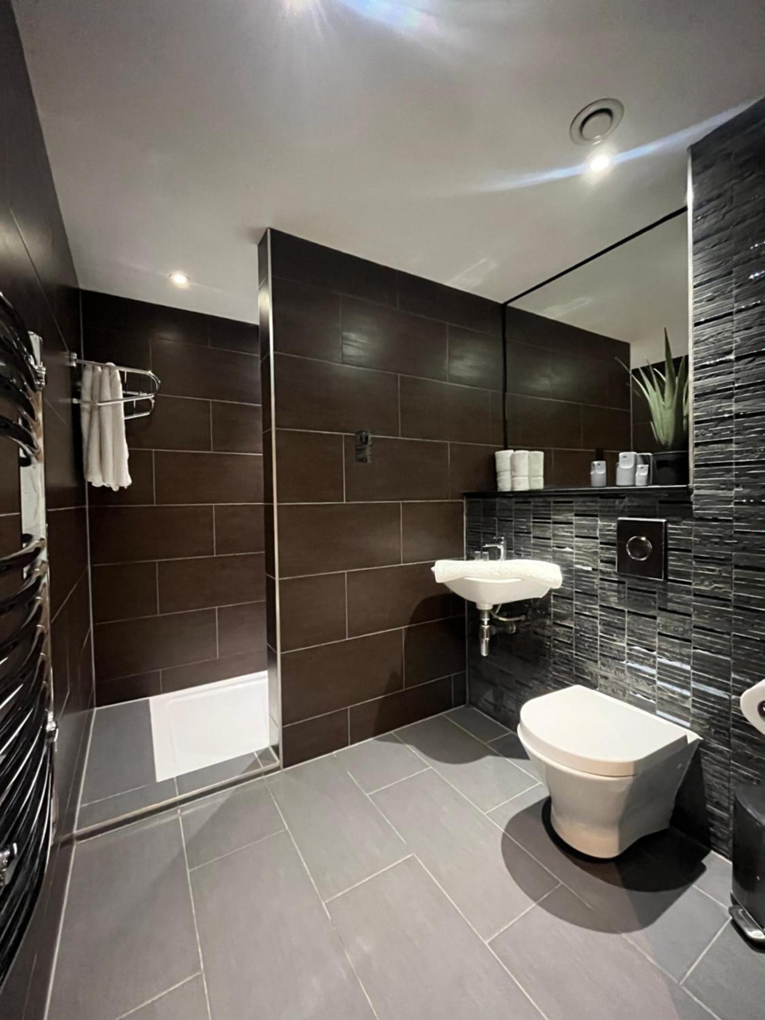 Epic Apartments Tunnage Square Liverpool Extérieur photo